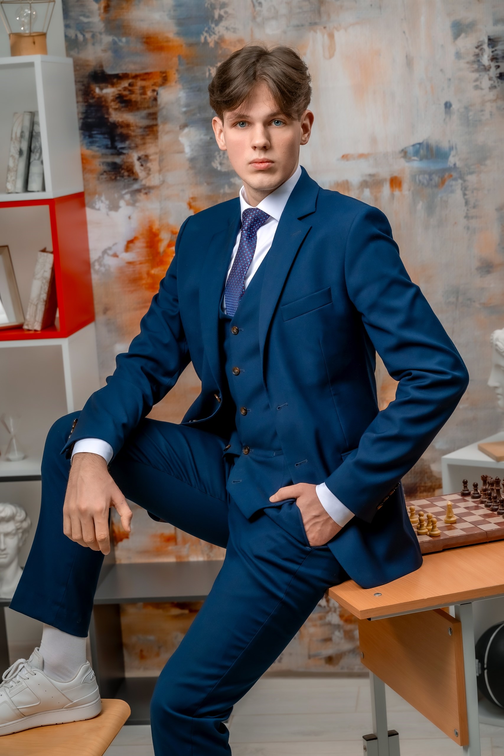 Чаруйский Алексей.