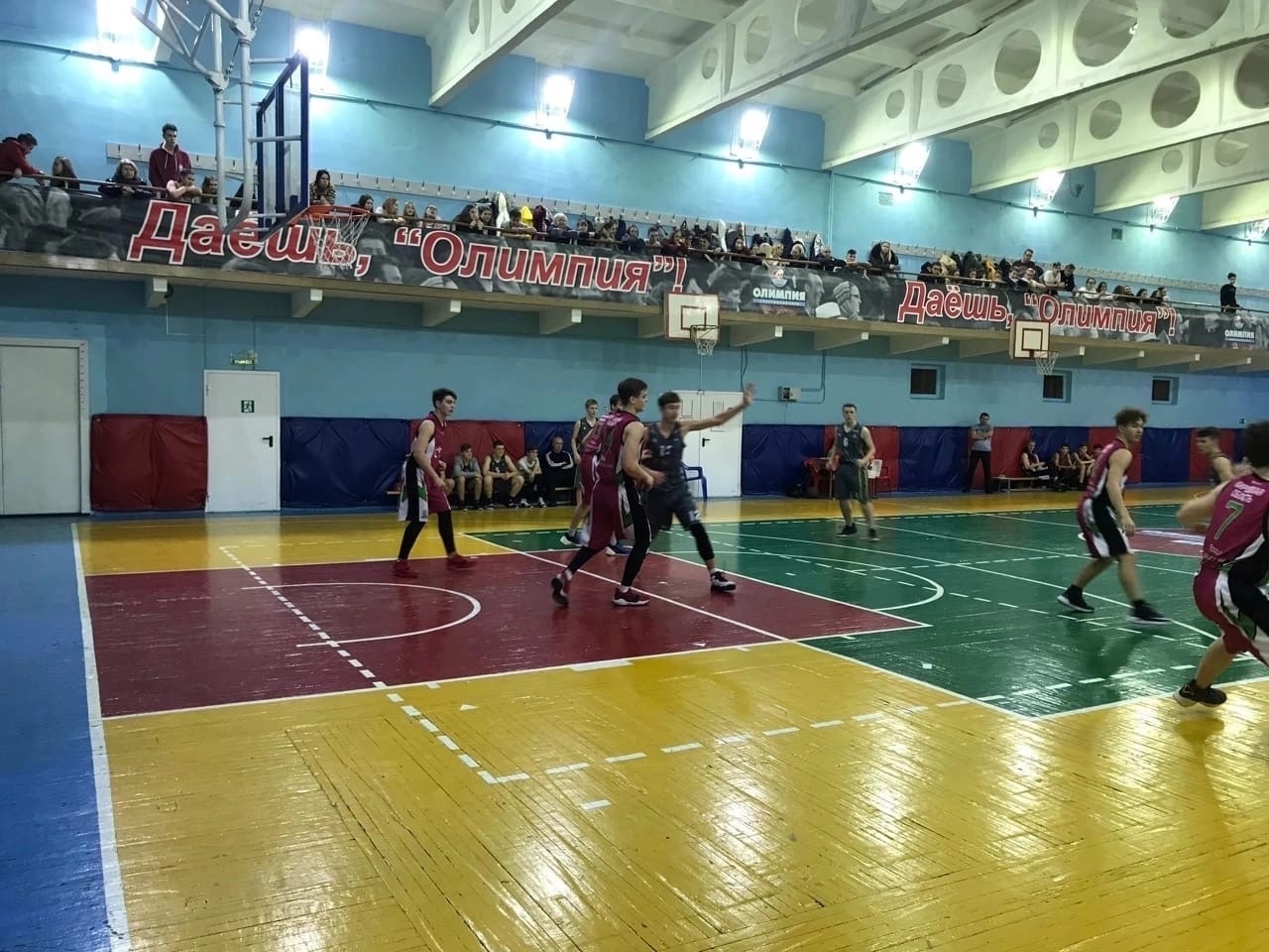 Полуфинальный матч первенства города по баскетболу.