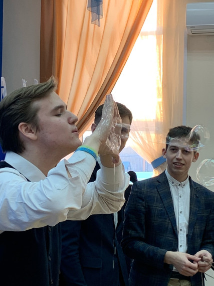 Мастер-класс «Физика в мыльных пузырях» для обучающихся школ Кировской области.